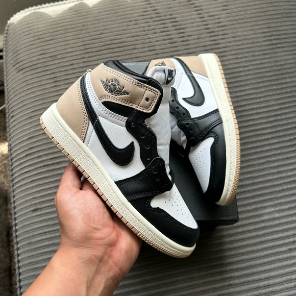 Air Jordan Retro High OG Latte PS PRESCHOOL Black Shoes